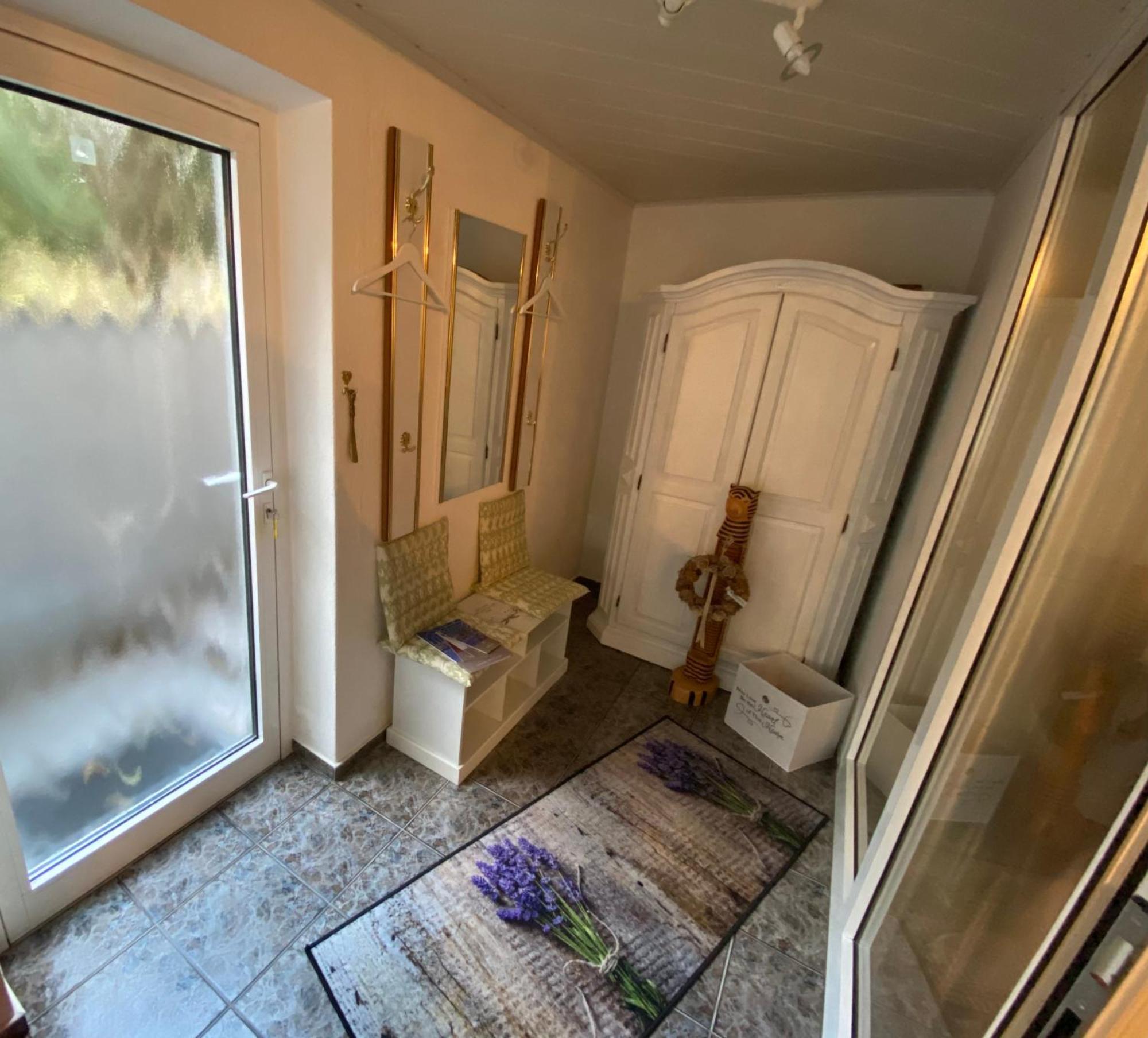 Grosse Helle Wohnung Am Wald In Bad Saarow Nahe Gruenheide Und Berlin Souterrain Exteriér fotografie