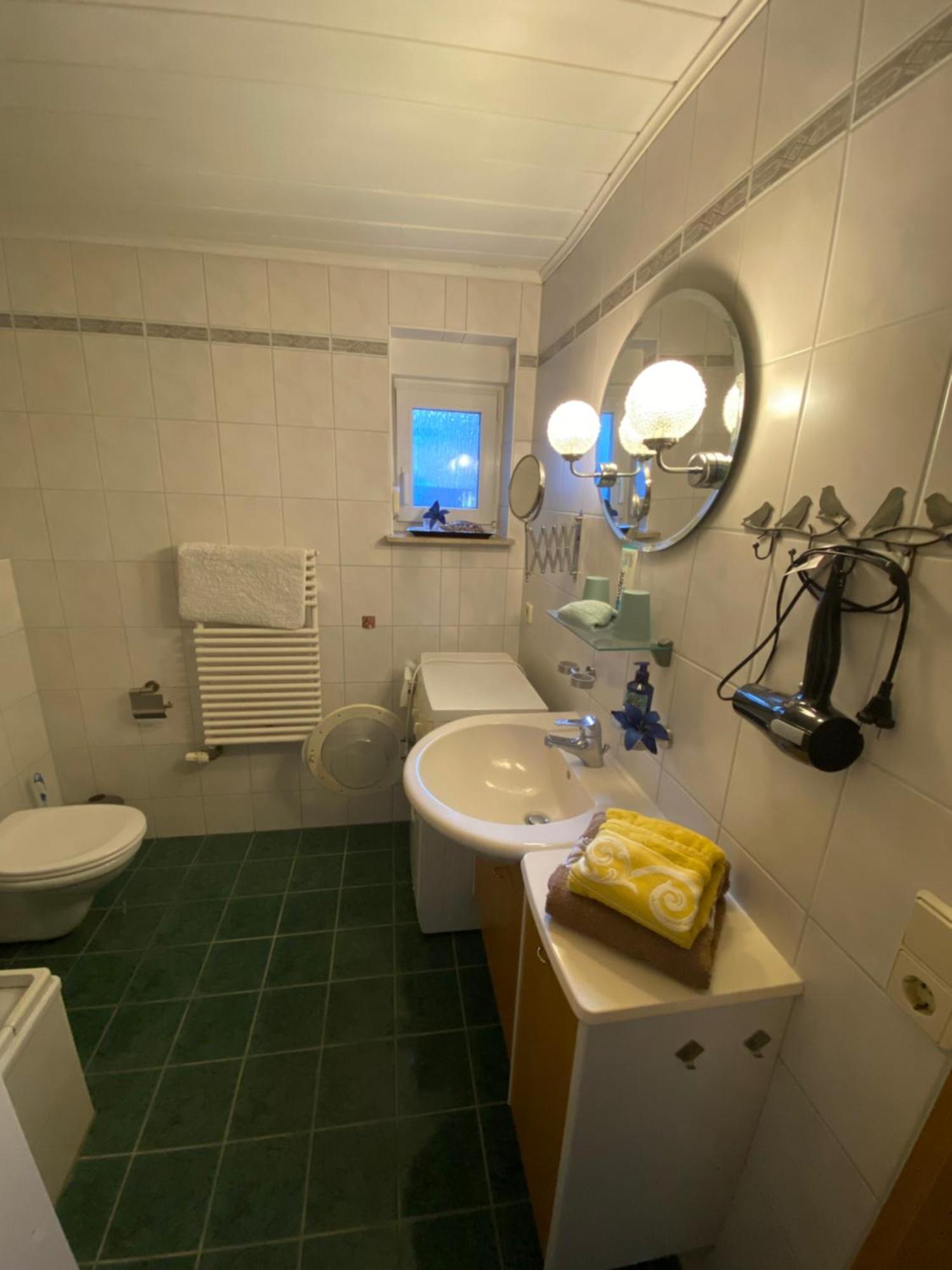 Grosse Helle Wohnung Am Wald In Bad Saarow Nahe Gruenheide Und Berlin Souterrain Exteriér fotografie